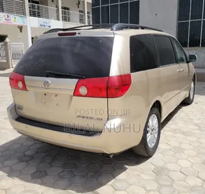 Toyota Sienna 2008 Gold