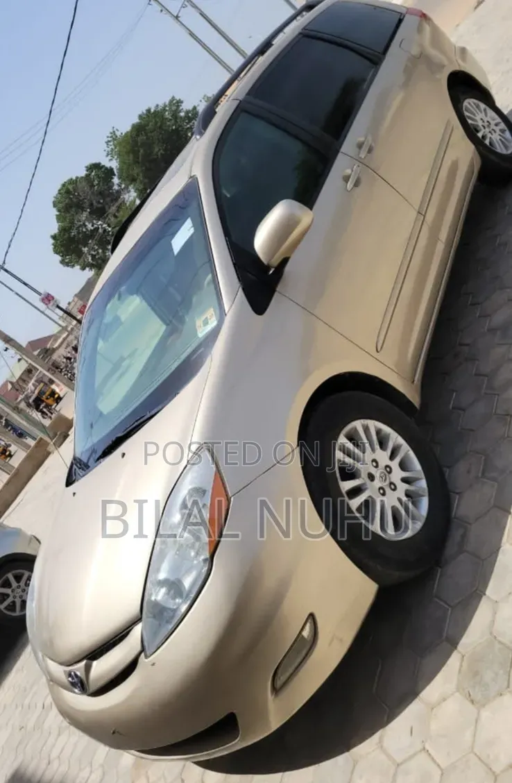 Toyota Sienna 2008 Gold