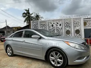 Hyundai Sonata Limited Sedan FWD (2.4L 4cyl 6A) 2012 Silver