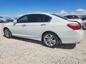 Honda Accord Touring V-6 4dr Sedan (3.5L 6cyl 6A) 2015 White