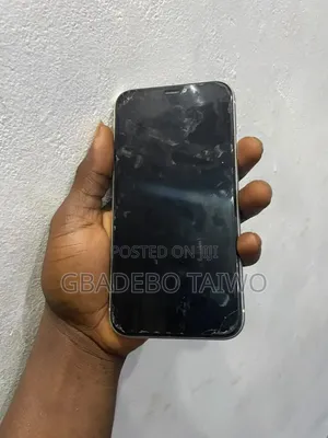Apple iPhone XR 64 GB White