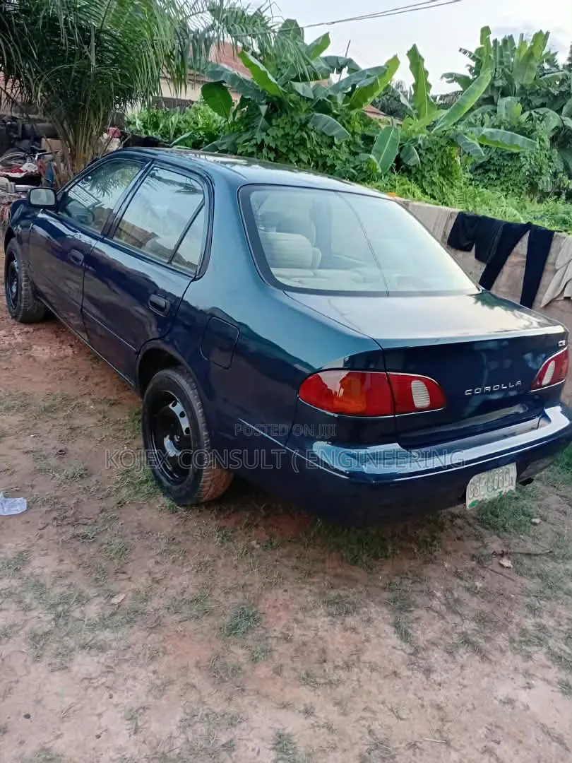 Toyota Corolla 2000 Blue