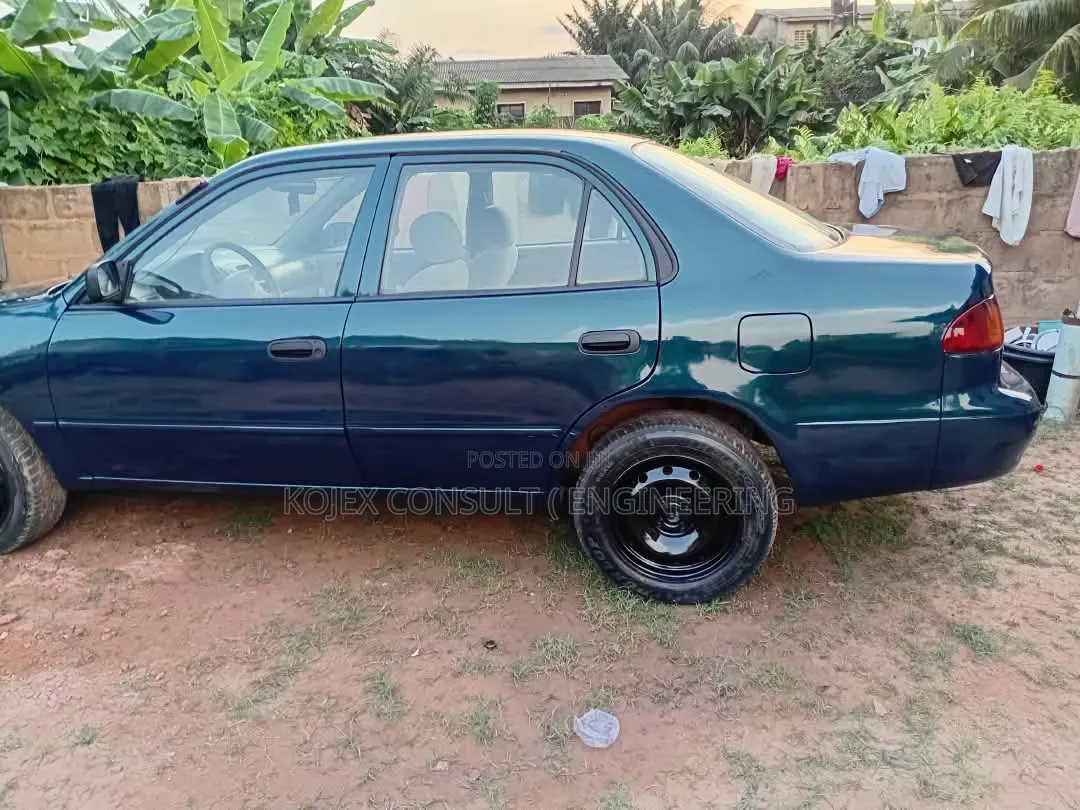 Toyota Corolla 2000 Blue