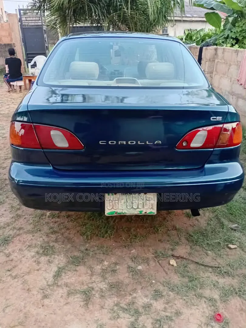 Toyota Corolla 2000 Blue