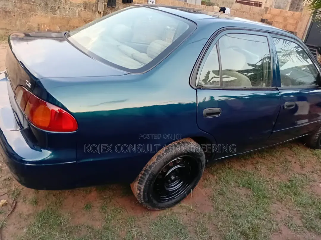 Toyota Corolla 2000 Blue