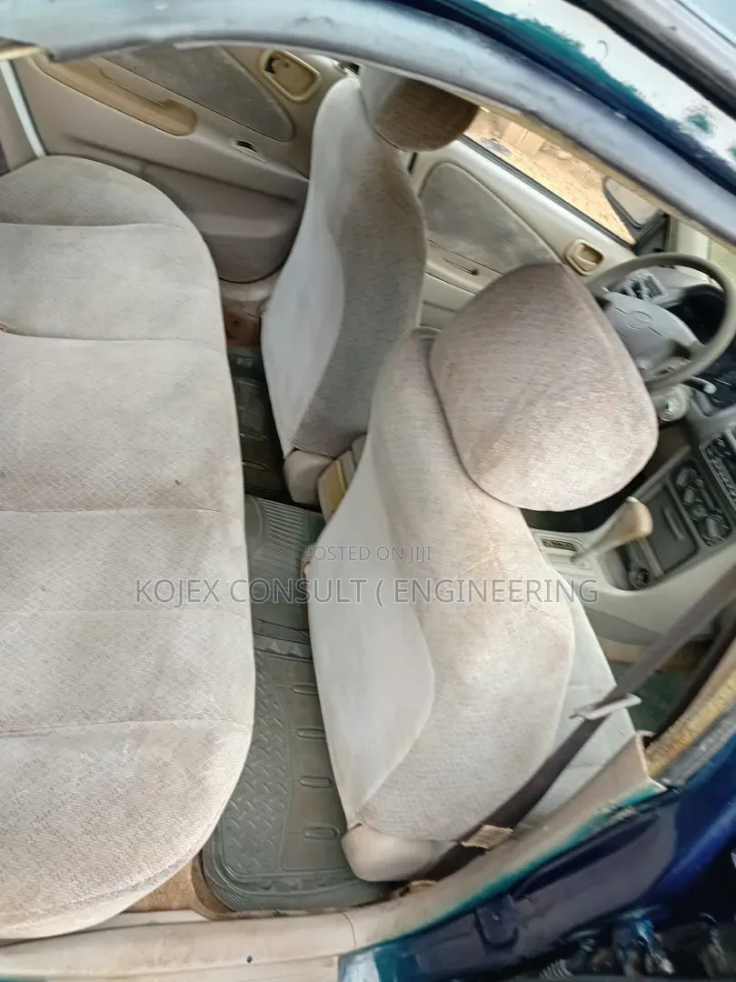Toyota Corolla 2000 Blue
