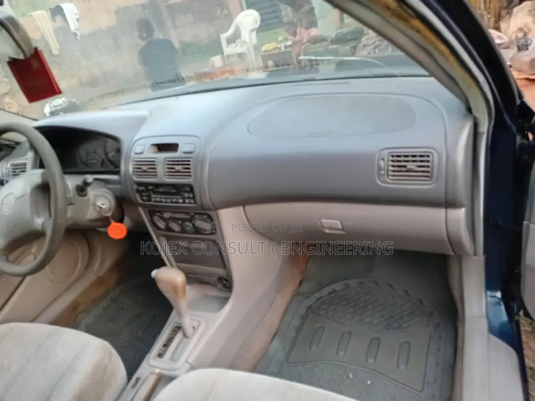 Toyota Corolla 2000 Blue