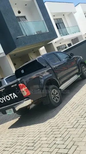 Toyota Hilux 2014 Black