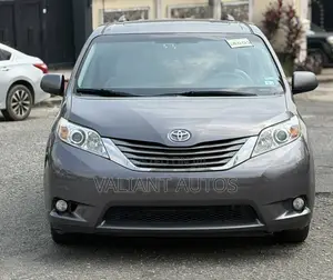 Toyota Sienna 2011 Gray