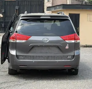 Toyota Sienna 2011 Gray