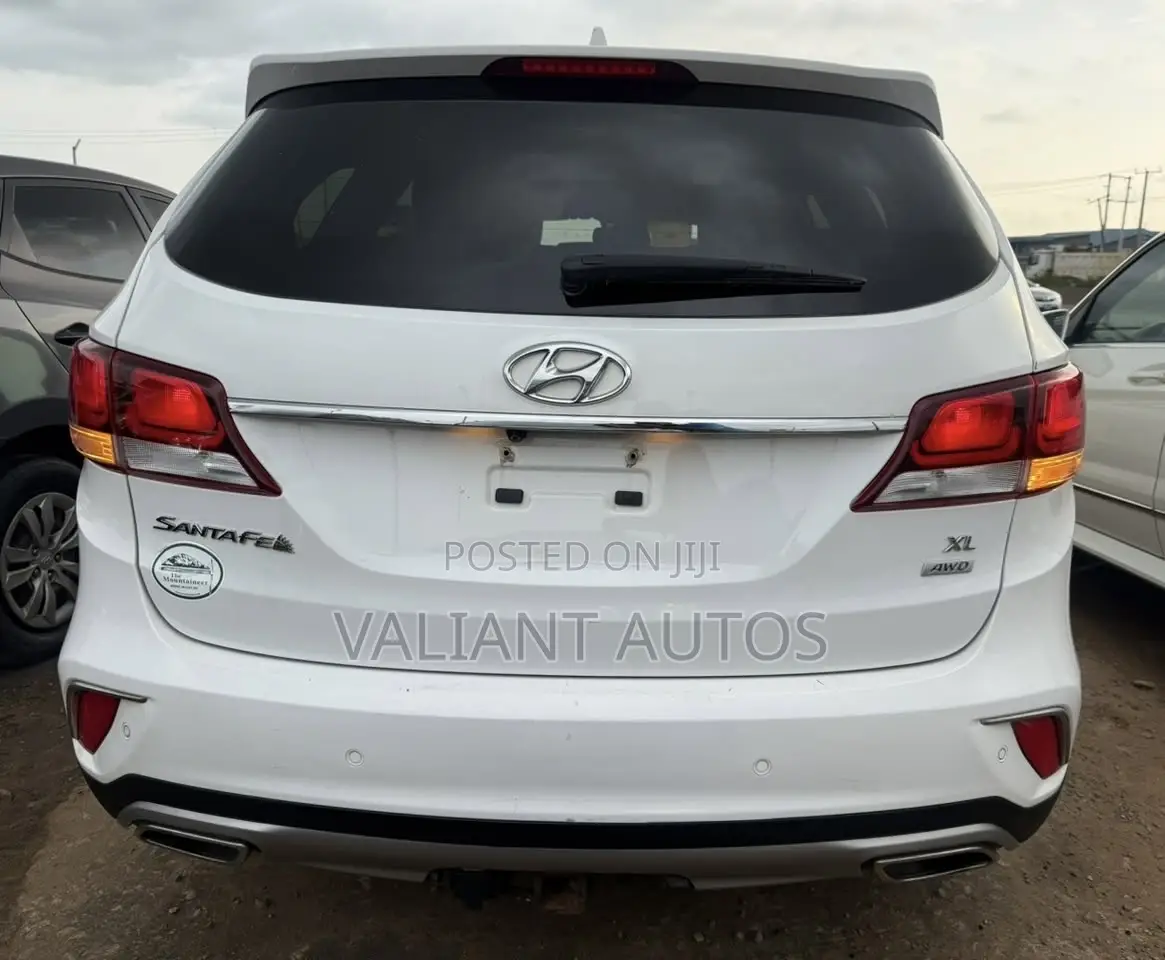Hyundai Santa Fe 2018 White