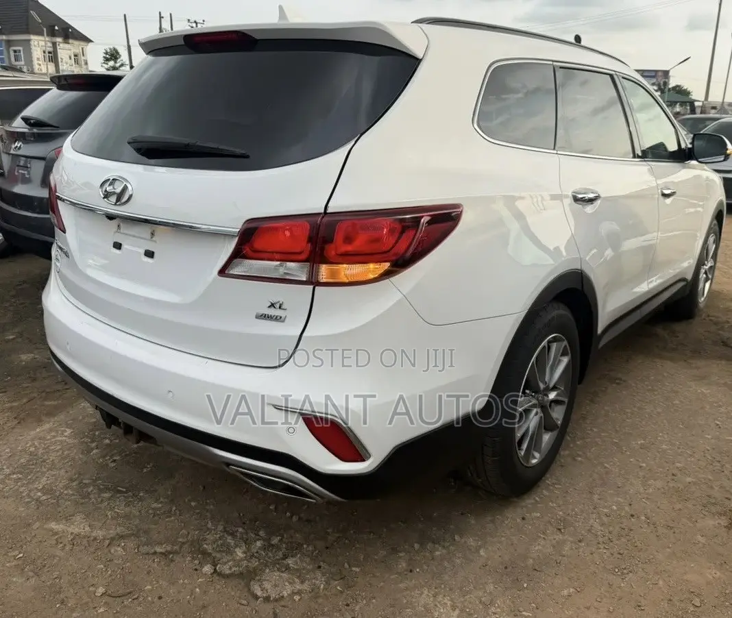 Hyundai Santa Fe 2018 White