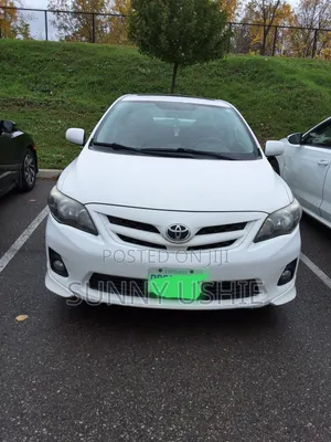 Toyota Corolla LE 4dr Sedan (1.8L 4cyl 4A) 2013 White