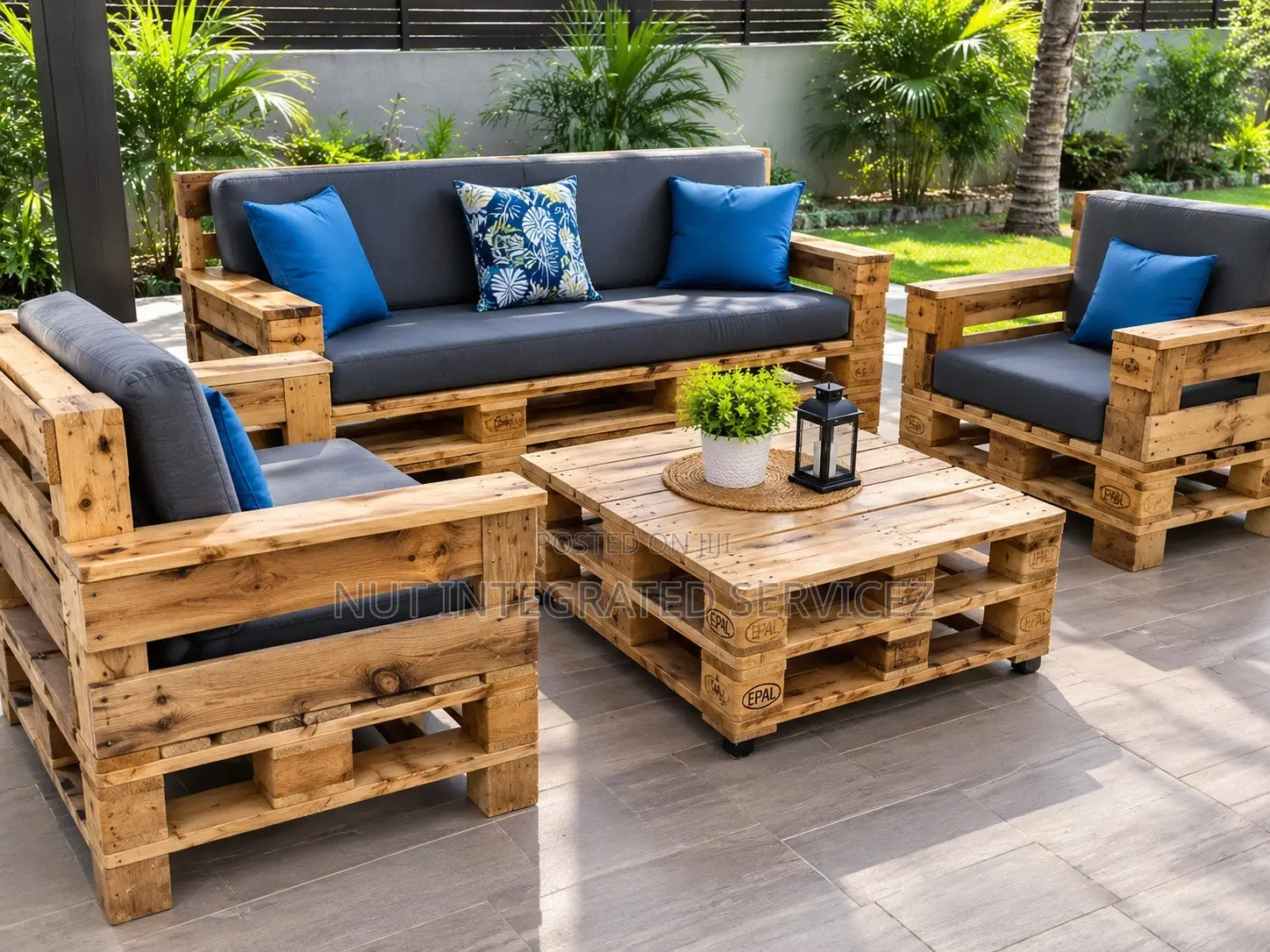 Outdoor Lounge Pallet Sofas