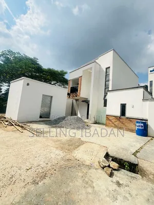 4bdrm Townhouse/Terrace in Bodija for sale
