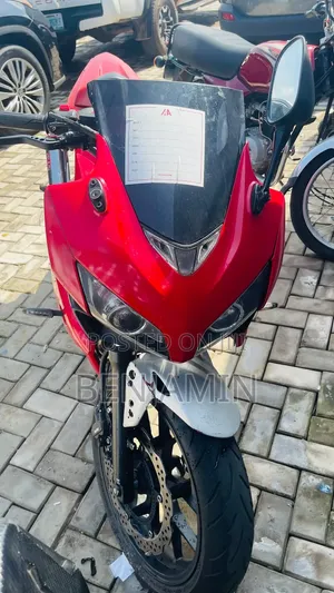 Honda CBR 2015 Red