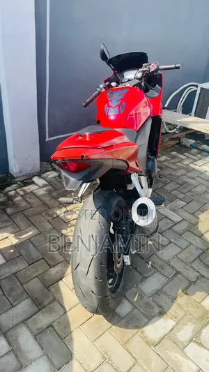 Honda CBR 2015 Red