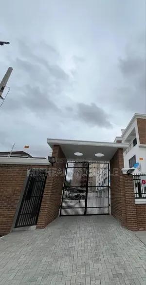 4bdrm Townhouse / Terrace in Oakpark, Parkview Estate for rent
