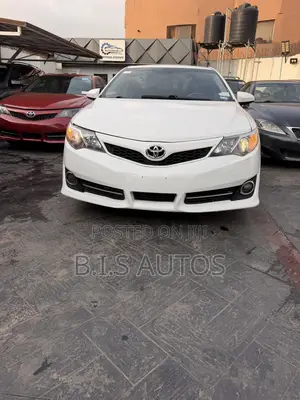 Toyota Camry SE 4dr Sedan (2.5L 4cyl 6A) 2013 White