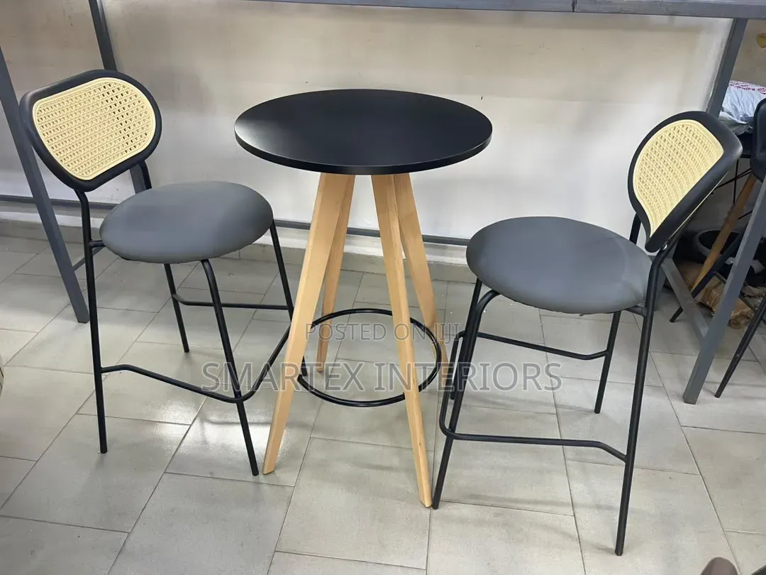 Best Quality Plastic Back High Barstools With Bar Table
