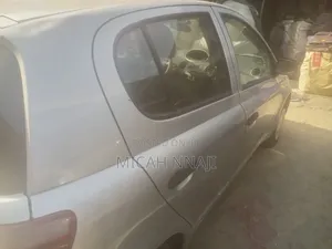 Toyota Yaris 1.5 2000 Gray