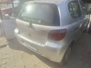 Toyota Yaris 1.5 2000 Gray