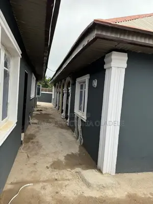 2bdrm Block of Flats in Goshensquare, Ido for rent