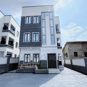 9bdrm Block of Flats in Kolapo Ishola Gra, Akobo for sale