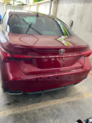 Toyota Avalon XLE FWD Sedan (3.5L V6 8A) 2019 Red