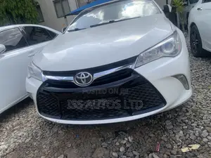 Toyota Camry SE 4dr Sedan (2.5L 4cyl 6A) 2017 White