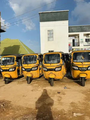 TVS King Deluxe Plus iTouch Start 2025 Yellow