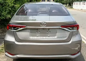 Toyota Corolla XSE 2023 Brown