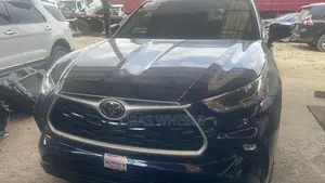Toyota Highlander XLE 2021 Blue