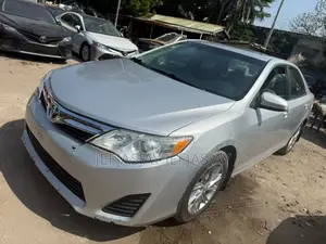 Toyota Camry LE 4dr Sedan (2.5L 4cyl 6A) 2014 Silver