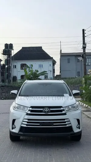 Toyota Highlander XLE 4x4 V6 (3.5L 6cyl 8A) 2017 White