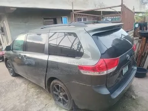 Toyota Sienna LE FWD 8-Passenger 2013 Gray