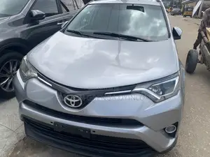 Toyota RAV4 LE FWD (2.5L 4cyl 6A) 2016 Silver