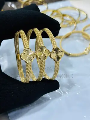Pure Gold 18karat Gold Italy 750 New Design Bracelet