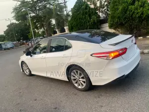 Toyota Camry LE FWD (2.5L 4cyl 8AM) 2018 White