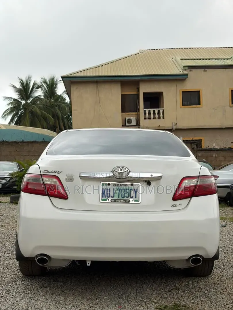 Toyota Camry 2010 White