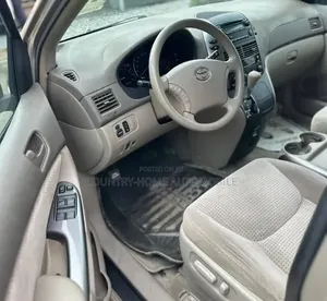 Toyota Sienna LE 4WD 2007 Gold