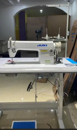Complete Set of Industrial JUKI Straight Sewing Machine