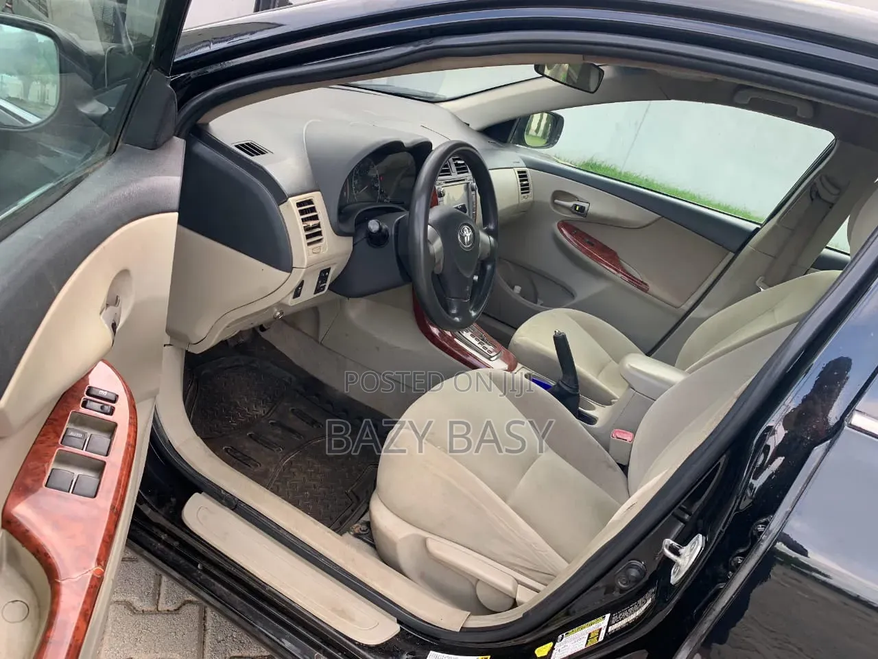 Toyota Corolla 2011 Black