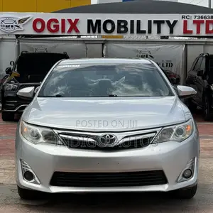 Toyota Camry XLE V6 4dr Sedan (3.5L 6cyl 6A) 2012 Silver