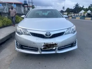 Toyota Camry SE 4dr Sedan (2.5L 4cyl 6A) 2013 Silver
