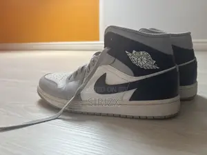 Air Jordan 1 Mid “True Blue”