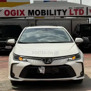 Toyota Corolla SE 2023 White