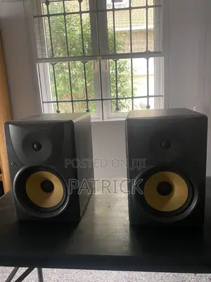 Studio Speakers Behringer TRUTH B1031A.
