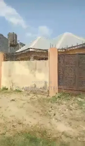 4bdrm Bungalow in Omoteji, Soka for sale