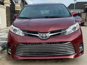 Toyota Sienna XLE Premium (3.5L 6cyl 8A) 2018